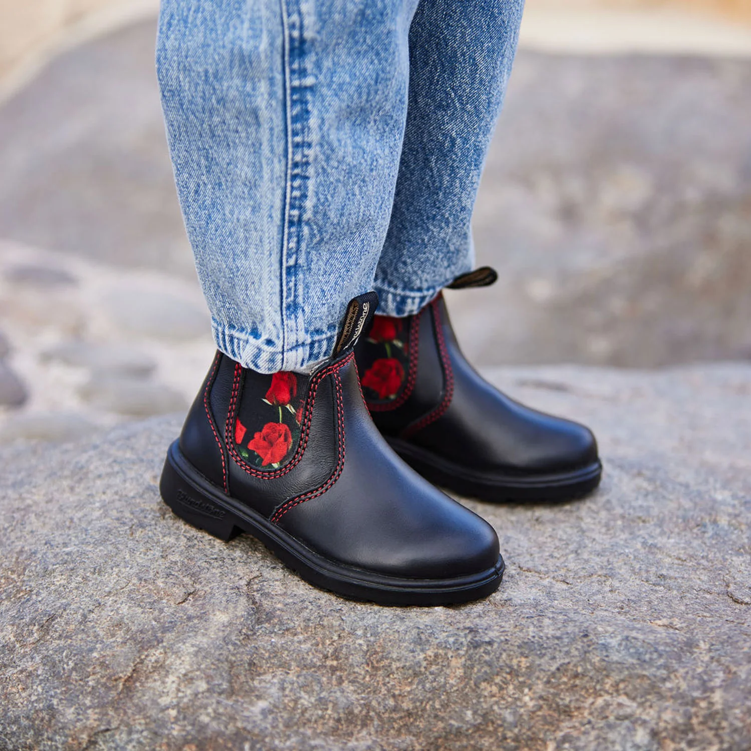 Blundstone 2252 Kids Black with Red Rose Elastic - Image 5